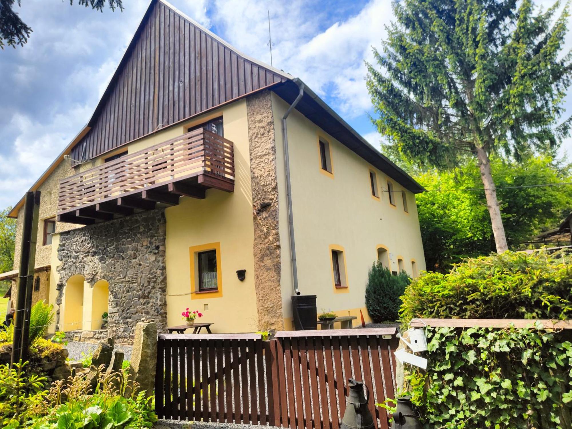 Bed And Breakfast Tvrz Velká Bukovina 외부 사진